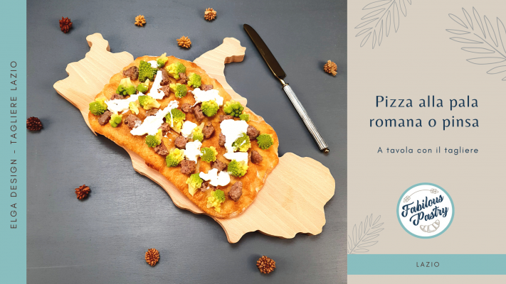Pizza alla pala romana o pinsa servita su tagliere in legno di faggio regione Lazio